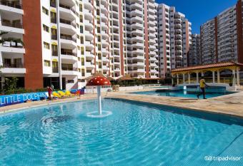 MARIACAST CLUBE DA PRAIA DA ROCHA allows 18 year olds to book a room
