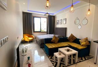 luxueux appartement allows 18 year olds to book a room