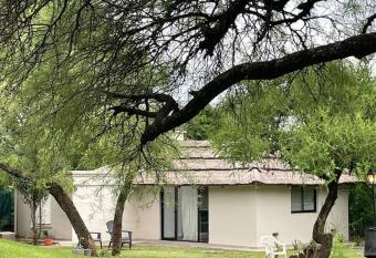 Descanso en Villa Allende, familia, golf, amigos allows 18 year olds to book a room