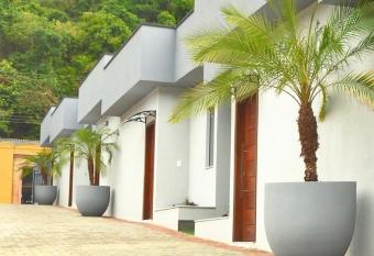 Pousada Fam  lia Bueno has Balcony rooms