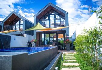 Hidden Haven Subic Bali-inspired Villa with Infinity Pool has Balcony rooms