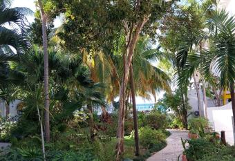 Cozy Villa Escape allows 18 year olds to book a room