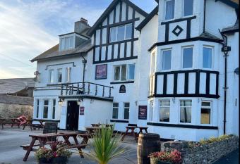 Clarkes Hotel allows 18 year olds to book a room