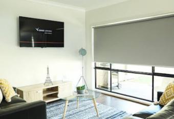 Little Bluebird Kuranjang 31min drive to MEL airport allows 18 year olds to book a room