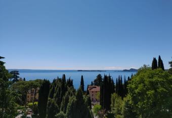 House Of Music has Balcony rooms