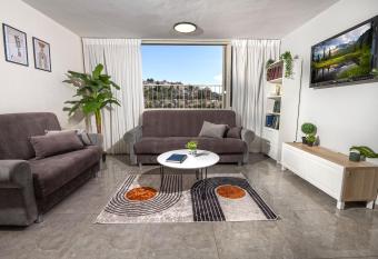                -                                         Bameromim - Your Home in the Old City has Balcony rooms