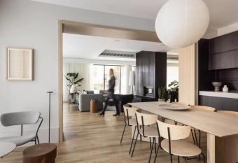 Luxury London Apartment with Private Cinema & Gym has Balcony rooms