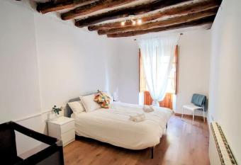 Mi casa en Manresa has Balcony rooms