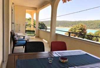 Apartment Roza has Balcony rooms