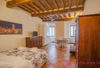 Borgo delle Colonne 16 allows 18 year olds to book a room
