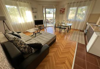 Porodi  ni Apartman Igalo has Balcony rooms