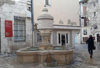 Studio dans cit   historique wifi et vue magnifique allows 18 year olds to book a room