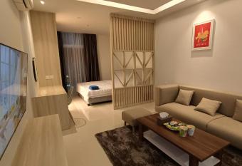 SLEPTOPIA @ FORMOSA RESIDENCE BEST COZY STUDIO IN TOWN has Balcony rooms