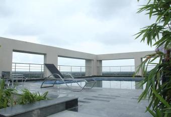 Zen Suites Hotel has rooms with a private hot tub