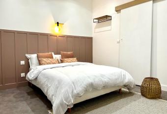 MMGreenhouse - Fossil - Tourcoing allows 18 year olds to book a room