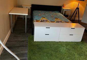 1700ft Independent Room has Balcony rooms