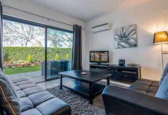 One Bedroom Apartment in Albur Village 1H has Balcony rooms