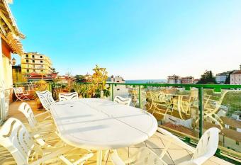 Penthouse Vista mare - Portosole allows 18 year olds to book a room