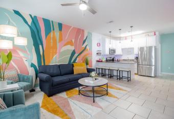 Luxury Beach Retreat Townhouse Sleeps 8 has Balcony rooms