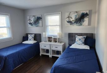 Blue Diamond Private Room allows 18 year olds to book a room