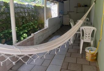 Casa simples, confortavel has Smoking rooms