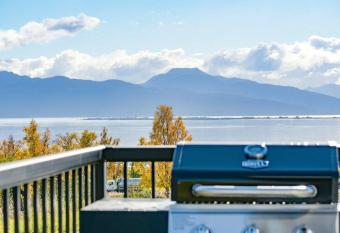 Rockfish Retreat at Kachemak Bay Kabins has Balcony rooms