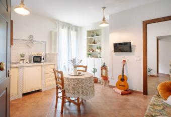 Ema s guest house has Balcony rooms