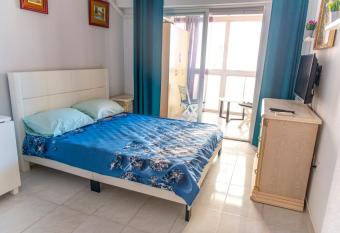 Nice Studio at the Sea allows 18 year olds to book a room