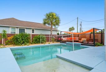 Luxe Pool Home + Grill, Bar, Lounge, Near Beach allows 18 year olds to book a room