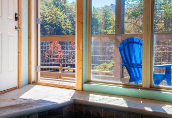 Impressive Family Cabin near Sevierville, TN has Balcony rooms