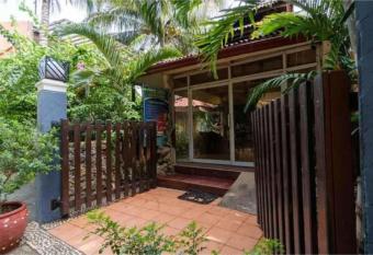 OYO 933 The New De Loro Inn allows 18 year olds to book a room