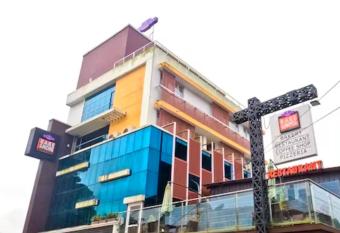 HIMALAYA HOTEL has Balcony rooms