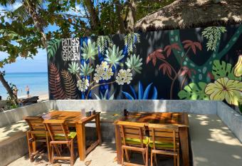 Patty s Secret Garden by the Sea has Balcony rooms