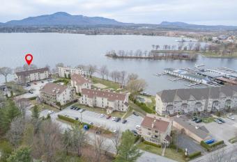 Au p'tit cocon sur le lac has Balcony rooms