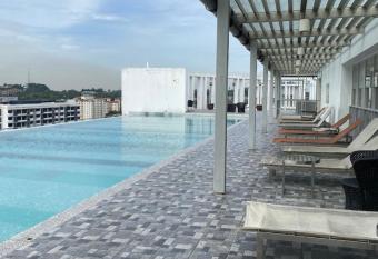 BUKIT JELUTONG JaSons allows 18 year olds to book a room