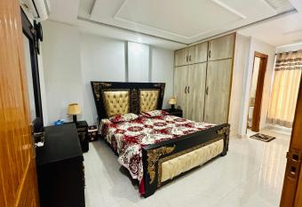 Bahria Town Cozy Apartment Mahan Apartments allows 18 year olds to book a room