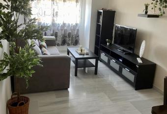 Apartamento Liru Bormujos, a 5 minutos de Sevilla allows 18 year olds to book a room