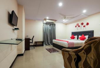 OYO Flagship Hotel Aditya Grand allows 18 year olds to book a room