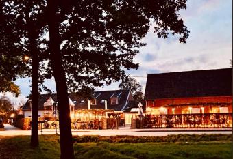De Kasteelhoeve has Balcony rooms