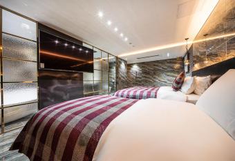 Jongno Olive Hotel has rooms with a private hot tub