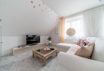 6972 Privatapartment allows 18 year olds to book a room