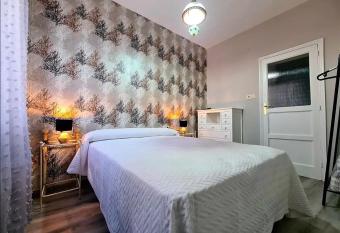 Piso Estacion Tren Bus Termas muy luminoso allows 18 year olds to book a room