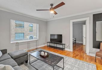 Superb 1 Bedroom Roanoke Complex allows 18 year olds to book a room