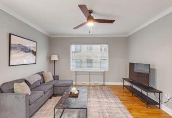 Superb 2 Bedroom Roanoke Complex allows 18 year olds to book a room