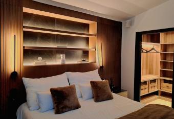 Noctua Penthouse Golden Mile 001 allows 18 year olds to book a room