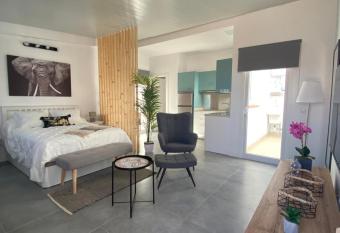 Villa Residencial El Guaidil has Balcony rooms