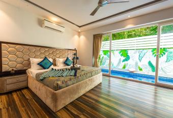 Infinity Villa, 5BHK-Private Pool-Caretaker, Baga has Balcony rooms