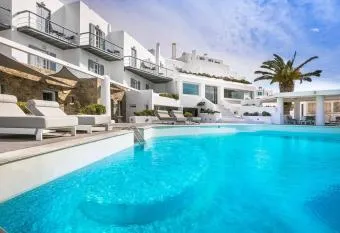 Star of the Sea - Mykonos town allows 18 year olds to book a room