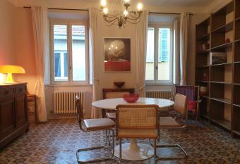 VM Teodorico M allows 18 year olds to book a room