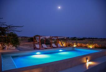 Quality Brand Villas 4br Pool Magnificent Sea View Lovely villa Monique Paros allows 18 year olds to book a room